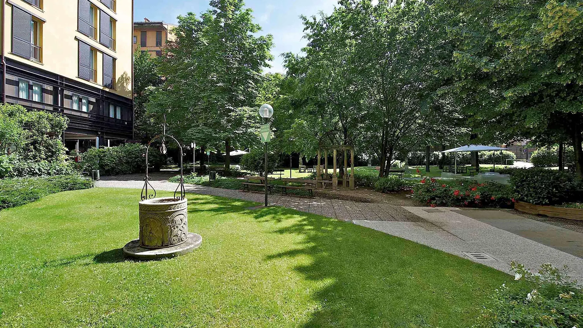 Mercure Bologna Centro 4*,