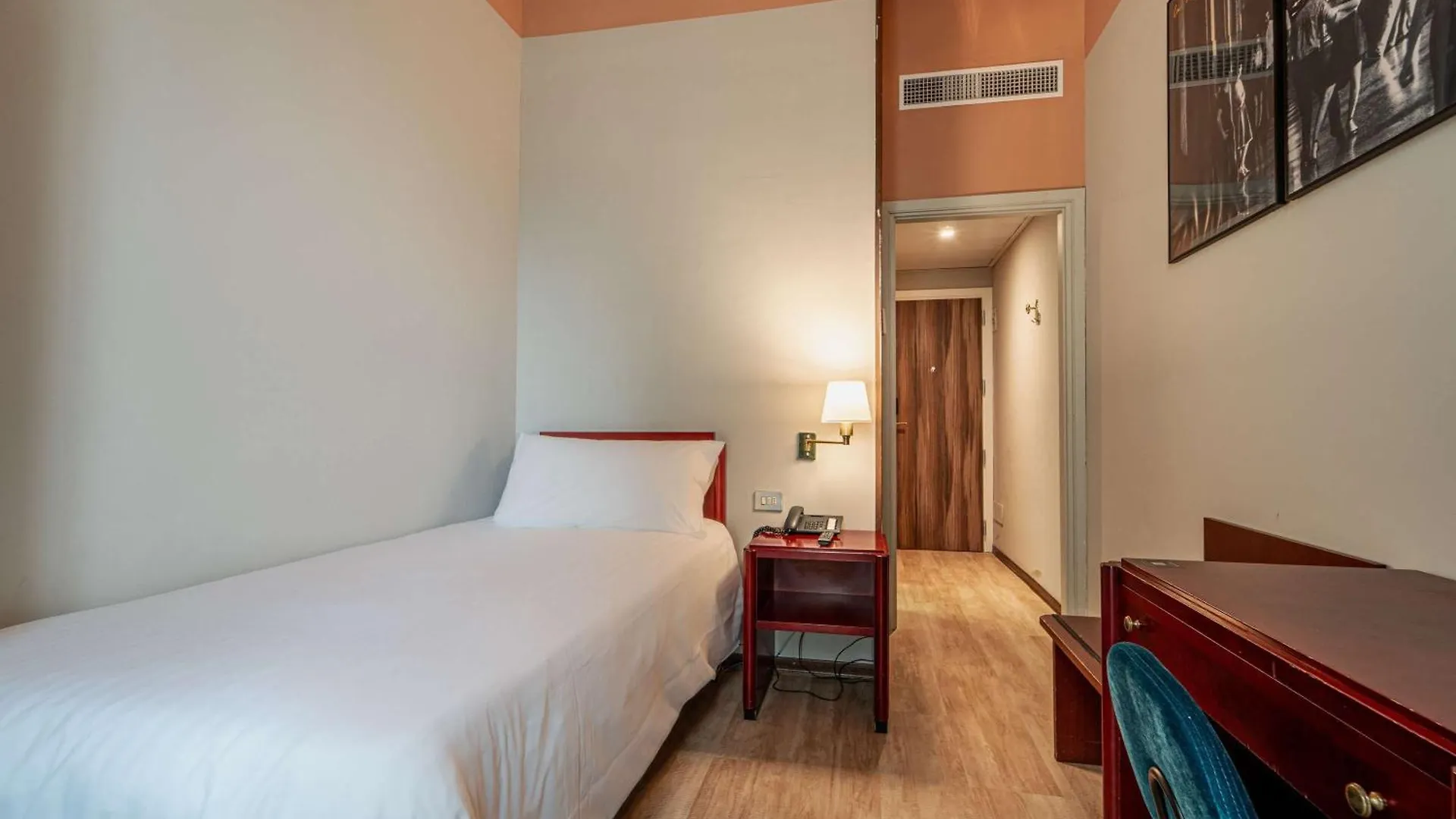 Mercure Bologna Centro 4*,